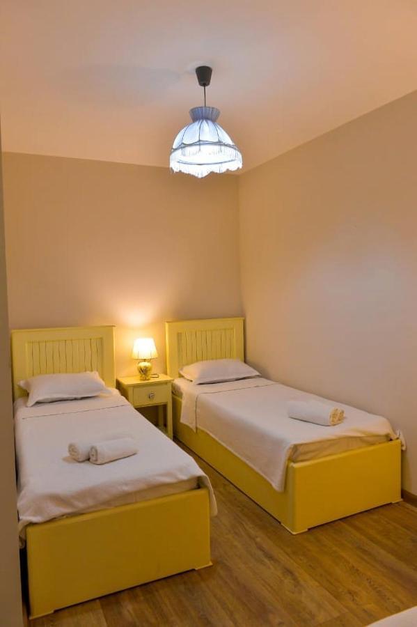 Mebo House Hotel Koetaisi Buitenkant foto